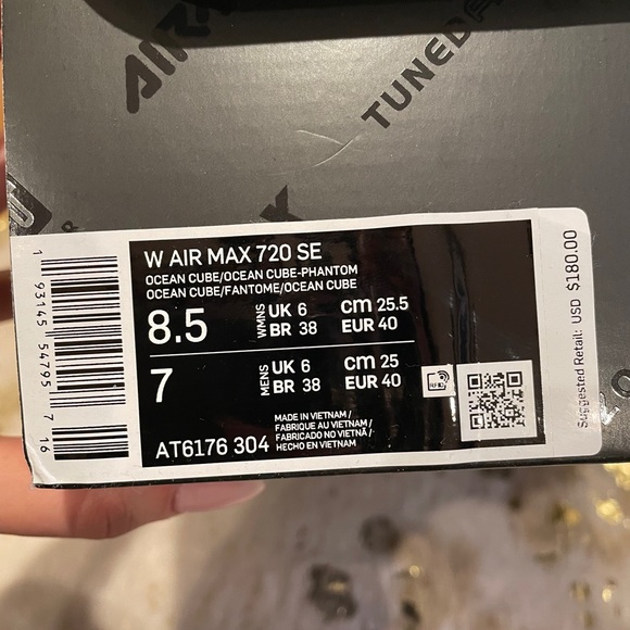 Nike AirMax 720 - Picture 5 of 5